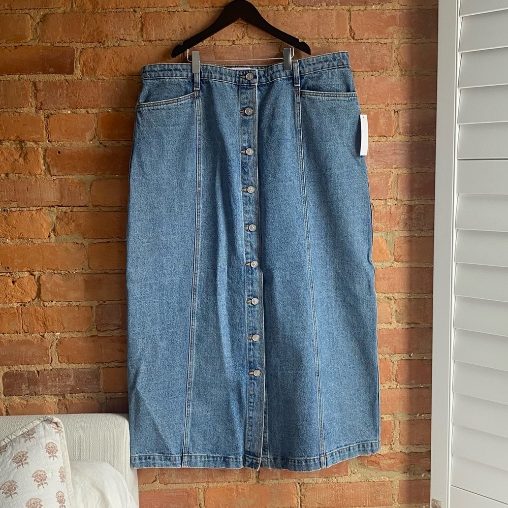 ✨LISA SAYS GAH✨ Quinn Midi Skirt